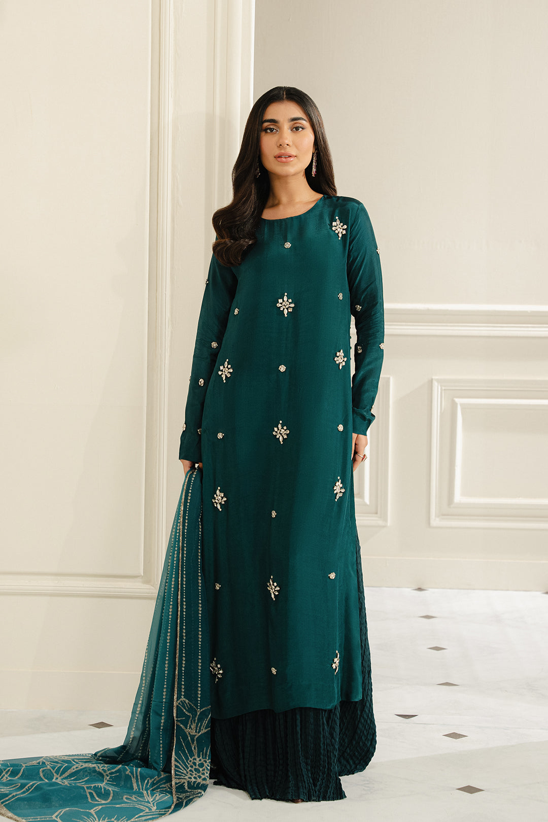 green emerald velvet dress Lulusar X Hania Amir Shamoz Pure Silk Dress With Handwork 2024 – Wearza main image 0