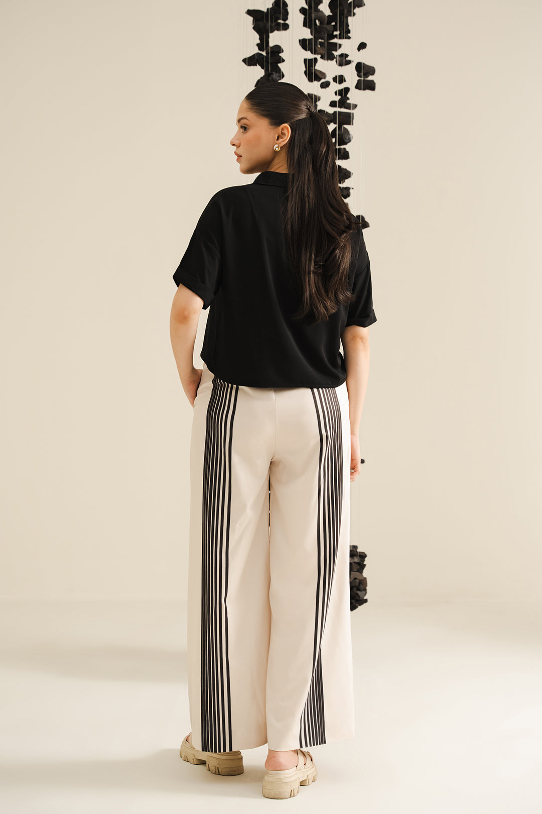 Black Boxy Crop-Top