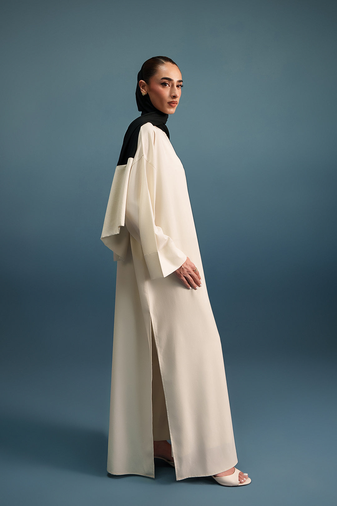 Pearly Swan Abaya