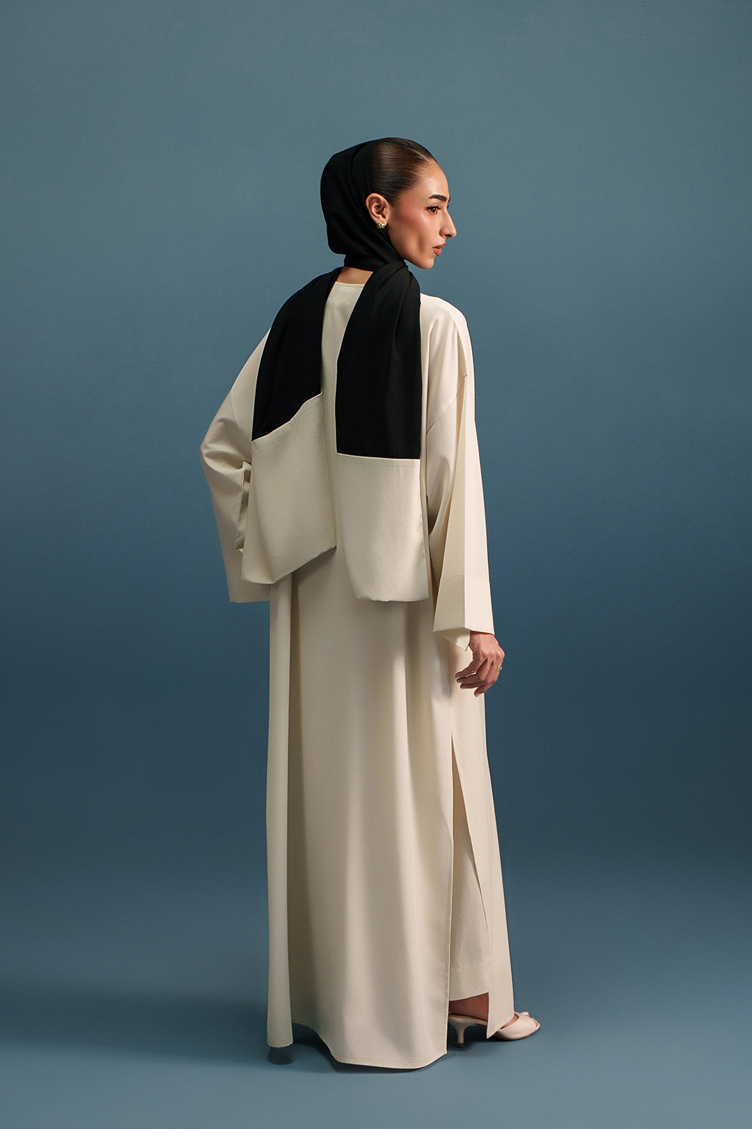 Pearly Swan Abaya