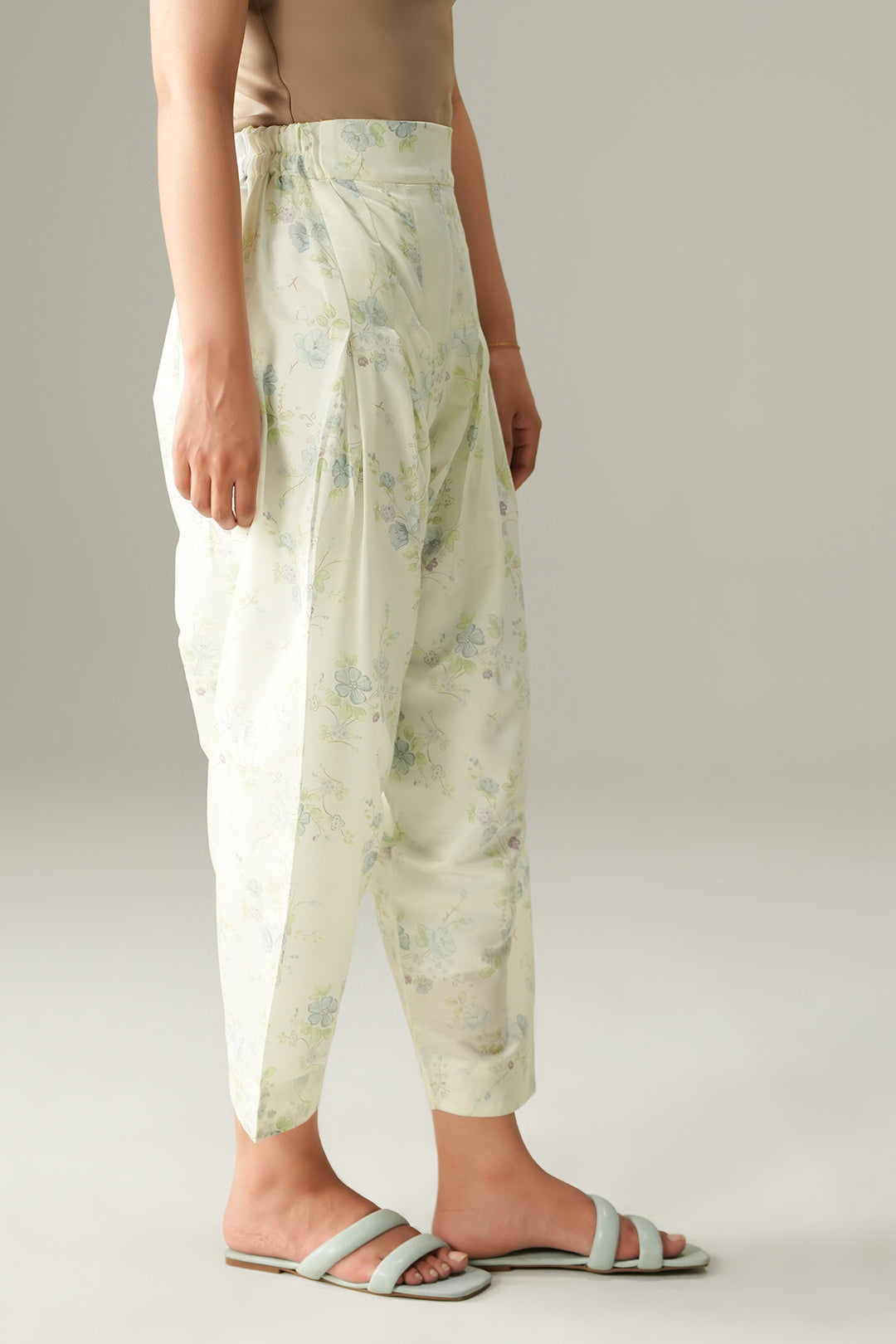 Roheen Shalwar