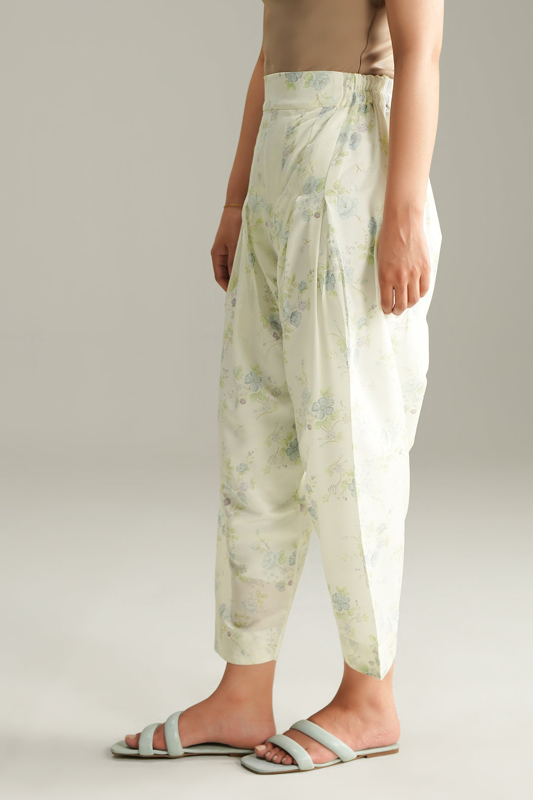 Roheen Shalwar
